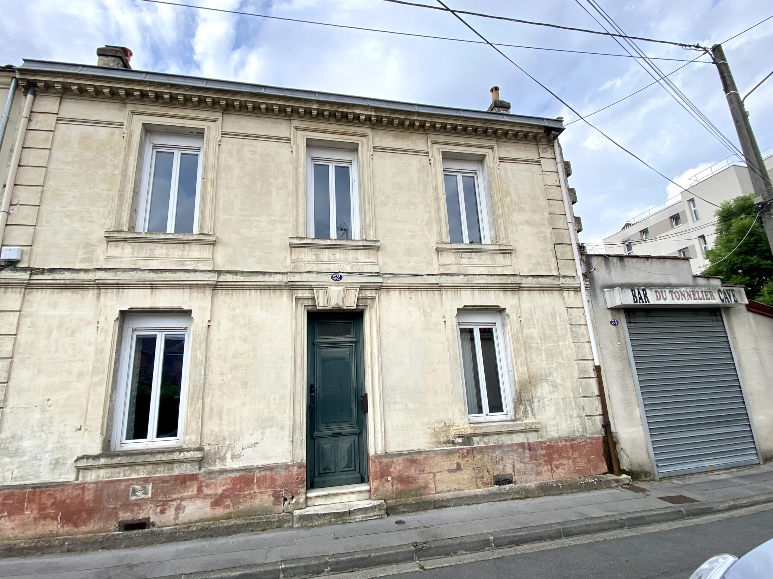 Bordeaux Bacalan belle maison pierre à rénover avec jardin et garage