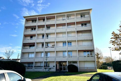 Bordeaux Caudéran T2 à rénover idéal professions libérales avec parking