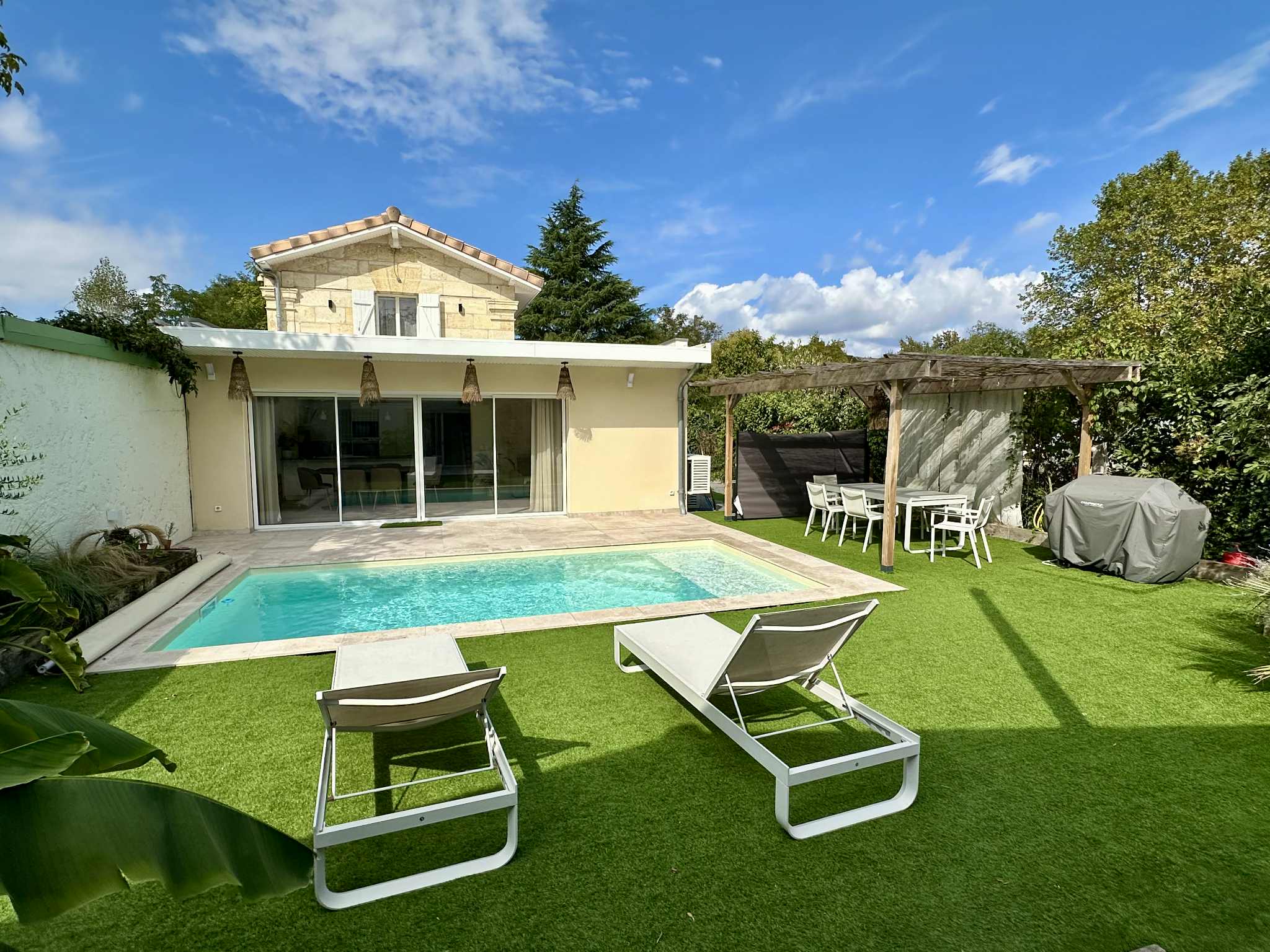 Bruges Parc Ausone magnifique maison en pierre rénovée avec piscine et studio indépendant