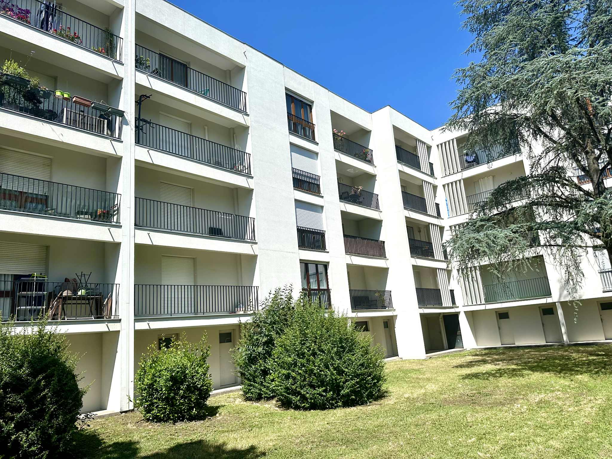 Bruges appartement T4 lumineux avec balcon et parking